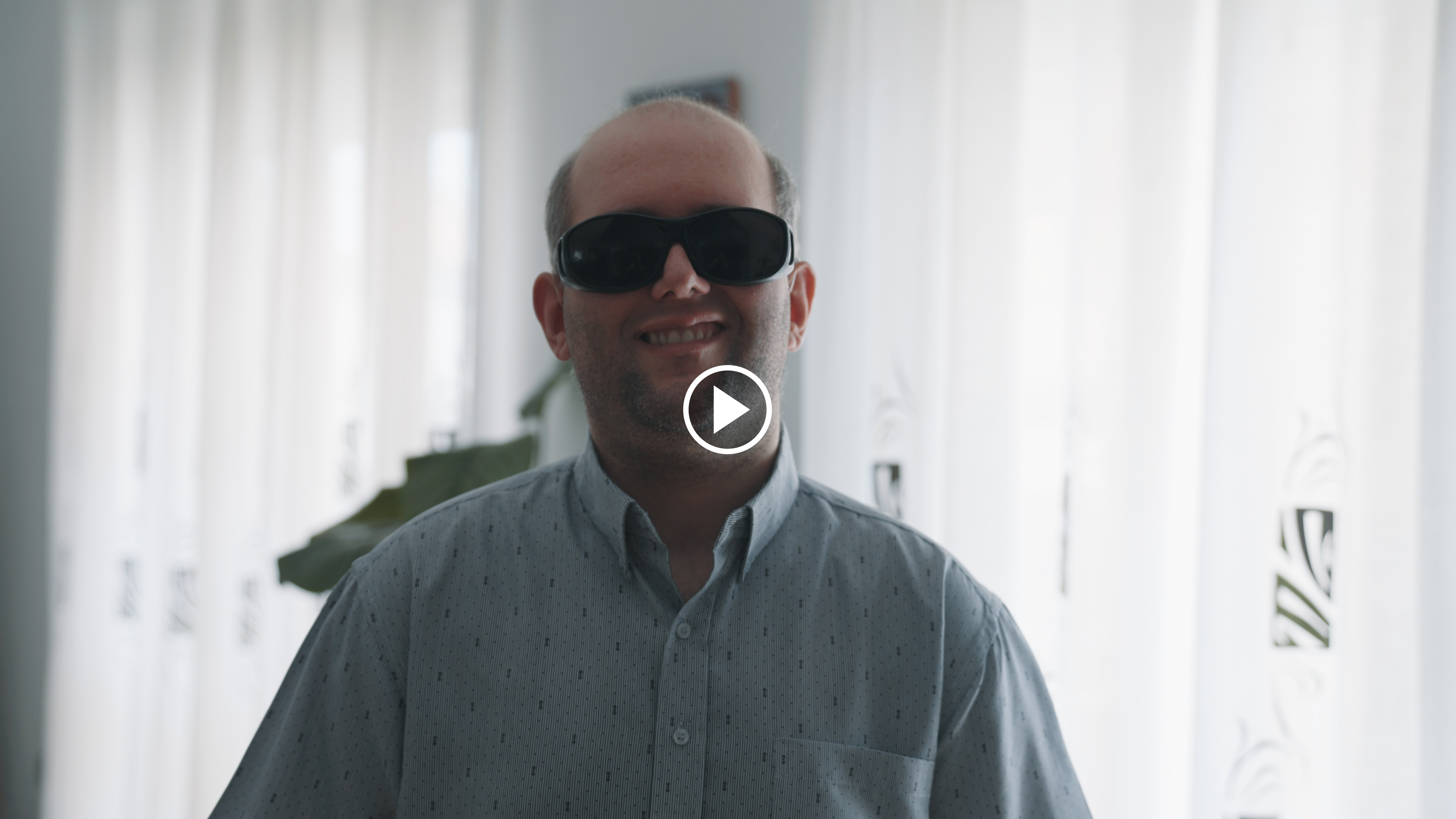 Descripción imagen: captura del video El empleo abre mundo