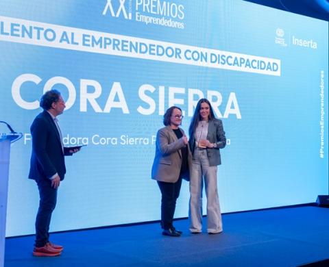 MOmento de la entrega del premio