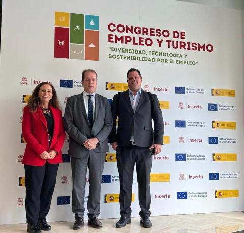 De izquierda a derecha la directora del Área de Empresas, Alianzas, RSC-D y Marketing Social Inserta -Fundación ONCE; Mar Medeiros; el viceconsejero de Turismo del Gobierno de Canarias, José Manuel Sanabria, y presidente del Consejo Territorial de la ONCE en Canarias, Miguel Ángel Déniz