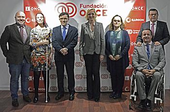 Sabina Lobato y Eduardo Díaz durante su intervención