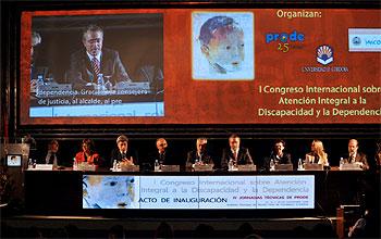 Mesa de la conferencia