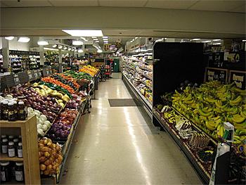 Interior de un supermercado (Wikimedia)