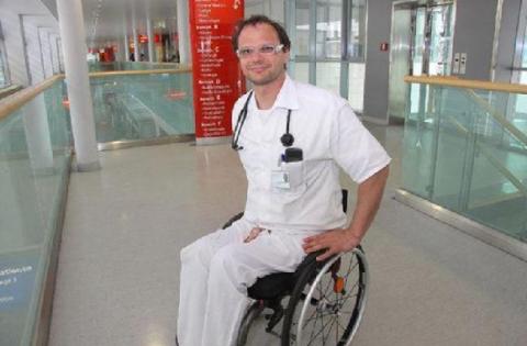 Médico con discapaciddad