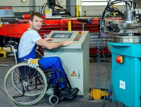 Persona con discapacidad trabajando