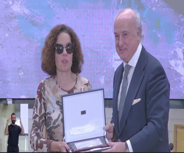 Momento de la recepción del premio